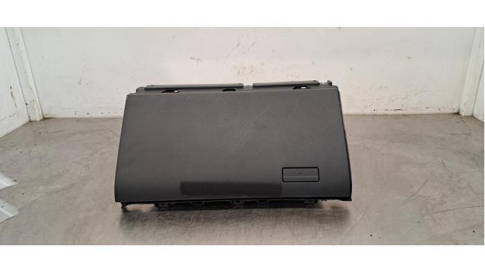 Begagnade Handskfack Citroen C5 X (NC/ND) 1.6 PureTech 180 Pris € 60,50 Inklusive moms erbjuds av Autohandel Didier