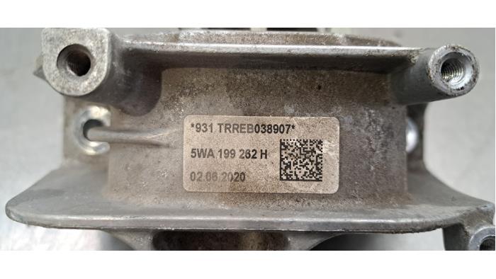 Engine mount from a Skoda Octavia Combi (NXAC) 2.0 TDI GreenTec 16V 2020