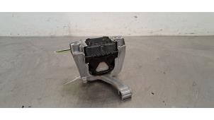 Engine mount from a Skoda Octavia Combi (NXAC) 2.0 TDI GreenTec 16V 2020