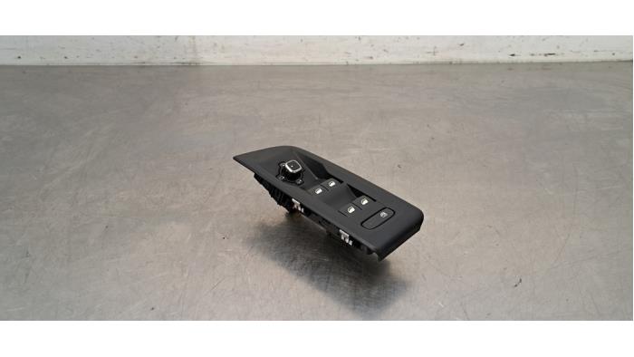 Usados Interruptor combinado de ventanillas Citroen C5 X (NC/ND) 1.6 PureTech 180 Precio € 96,80 IVA incluido ofrecido por Autohandel Didier