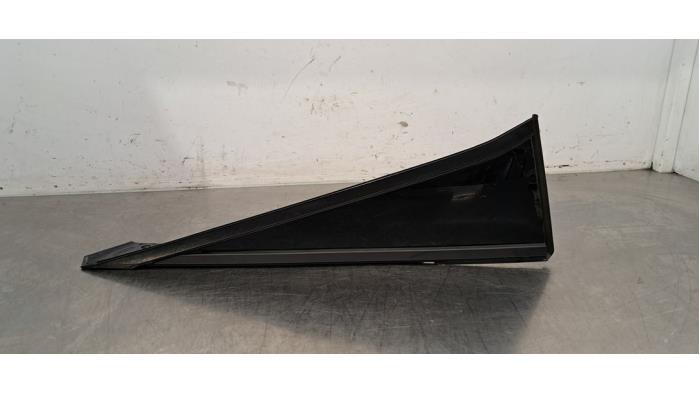 Usados Ventanilla triangular izquierda detrás Peugeot 408 1.6 16V HYbrid 180 Precio € 30,25 IVA incluido ofrecido por Autohandel Didier