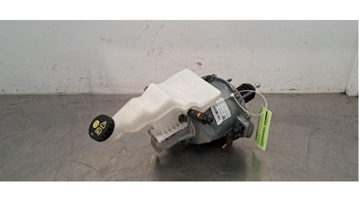 Usados Servofreno Peugeot 408 1.6 16V HYbrid 180 Precio € 399,30 IVA incluido ofrecido por Autohandel Didier