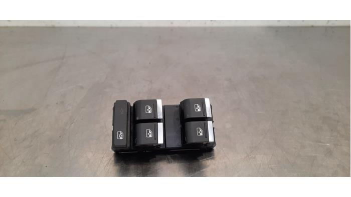 Usados Interruptor combinado de ventanillas Audi A3 Sportback (8YA) 2.0 30 TDI 16V Precio € 30,25 IVA incluido ofrecido por Autohandel Didier