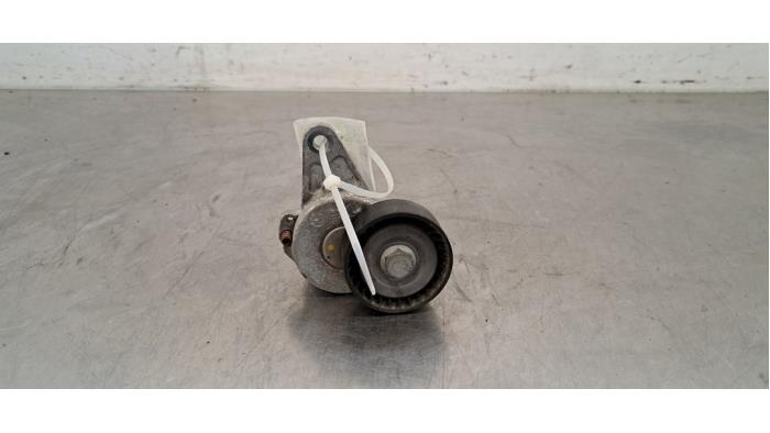 Usados Rodillo tensor correa múltiple Audi A3 Sportback (8YA) 2.0 30 TDI 16V Precio € 30,25 IVA incluido ofrecido por Autohandel Didier