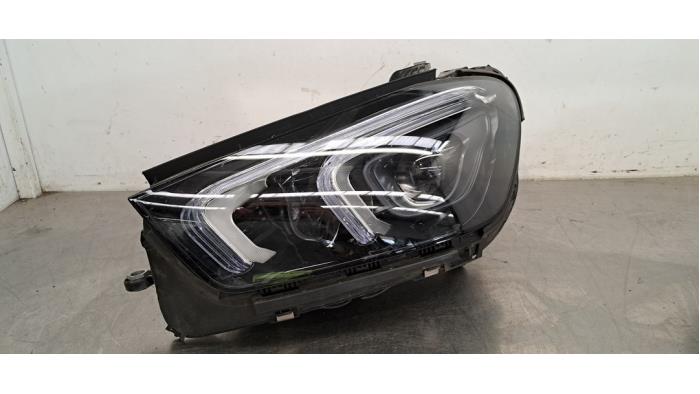 Używane Reflektor lewy Mercedes GLE (V167) 400d 2.9 4-Matic Cena € 1.391,50 Z VAT oferowane przez Autohandel Didier