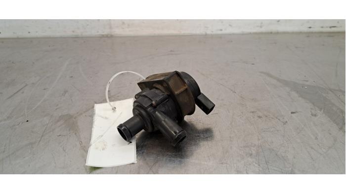 Begagnade Extra vattenpump Porsche Panamera (970) 3.0 D V6 24V Pris € 60,50 Inklusive moms erbjuds av Autohandel Didier