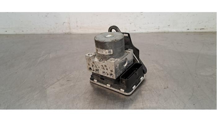 Usagé Bloc ABS Volkswagen Golf VII (AUA) 2.0 R 4Motion 16V Prix € 199,65 Prix TTC proposé par Autohandel Didier