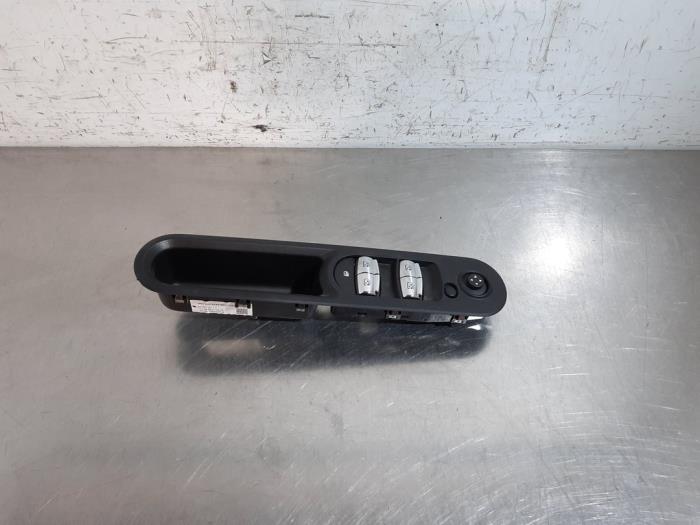 Usados Interruptor combinado de ventanillas Mini Clubman (F54) 1.5 One 12V Precio € 54,45 IVA incluido ofrecido por Autohandel Didier