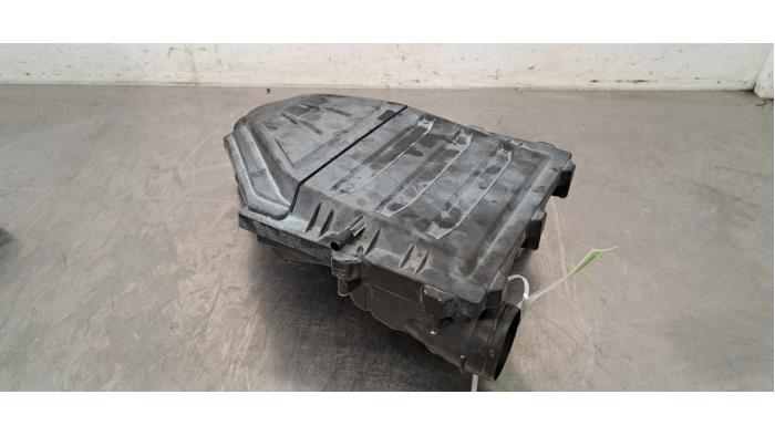 Begagnade Luftfilterhus Volkswagen Polo VI (AW1) 1.0 TSI 12V Pris € 48,40 Inklusive moms erbjuds av Autohandel Didier