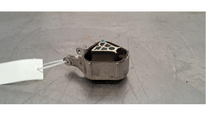 Used Engine mount Volvo XC40 (XZ) Single Motor 69 kWh Price € 48,40 Inclusive VAT offered by Autohandel Didier