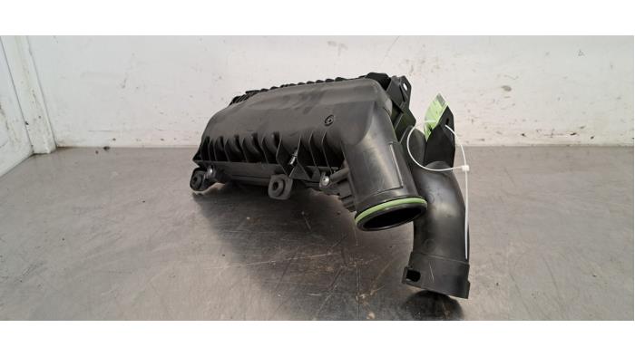Begagnade Luftfilterhus Peugeot 308 (F3/FB/FH/FM/FP) 1.2 12V PureTech 130 Pris € 48,40 Inklusive moms erbjuds av Autohandel Didier
