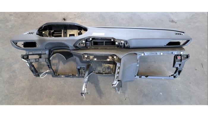 Używane Panel Peugeot 5008 II (M4/MC/MJ/MR) 1.2 12V e-THP PureTech 130 Cena € 532,40 Z VAT oferowane przez Autohandel Didier