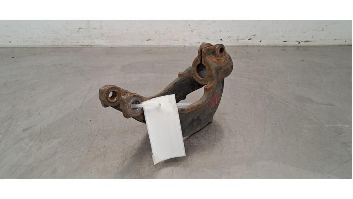 Lower shock bracket