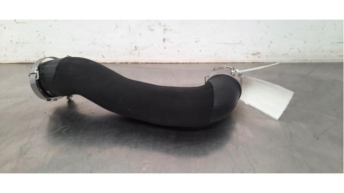 Gebrauchte Intercooler Schlauch Peugeot 308 (F3/FB/FH/FM/FP) 1.2 12V PureTech 130 Preis € 60,50 Mit Mehrwertsteuer angeboten von Autohandel Didier