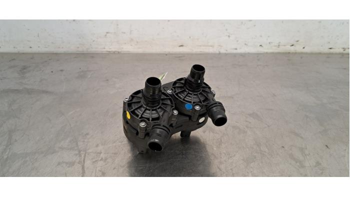 Begagnade Extra vattenpump Peugeot 408 1.6 16V HYbrid 180 Pris € 266,20 Inklusive moms erbjuds av Autohandel Didier