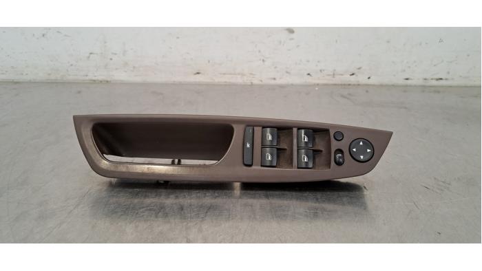 Usados Interruptor combinado de ventanillas BMW X5 (E70) 30d xDrive 3.0 24V Precio € 60,50 IVA incluido ofrecido por Autohandel Didier