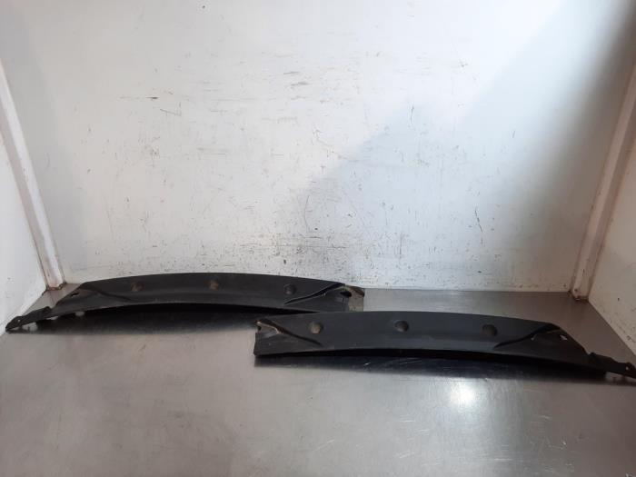 Używane Parawan Iveco New Daily VI 35C15, 40C15, 50C15, 65C15, 70C15, 35S15 Cena € 48,40 Z VAT oferowane przez Autohandel Didier