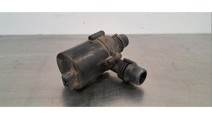 Begagnade Extra vattenpump BMW X5 (E70) 30d xDrive 3.0 24V Pris € 36,30 Inklusive moms erbjuds av Autohandel Didier