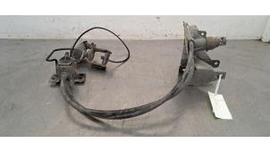 Usados Mecanismo de elevación de rueda de repuesto Peugeot Boxer (U9) 2.2 Blue HDi 140 Precio € 127,05 IVA incluido ofrecido por Autohandel Didier