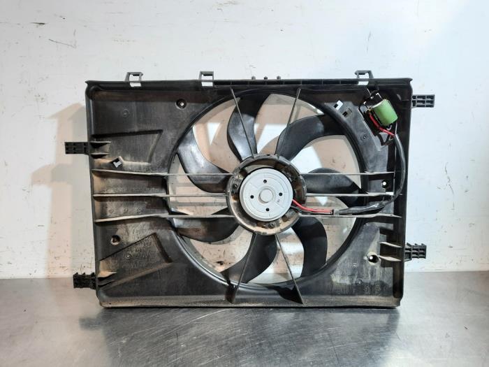 Używane Wentylator Opel Astra J (PC6/PD6/PE6/PF6) 1.4 Turbo 16V Cena € 30,25 Z VAT oferowane przez Autohandel Didier