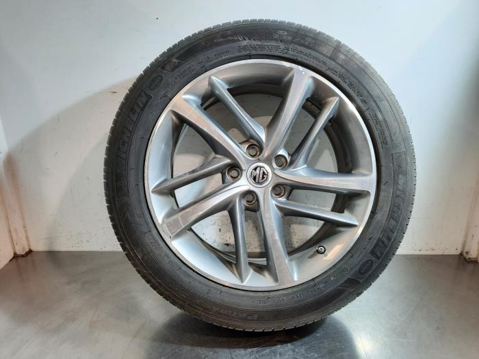 Begagnade Hjul + däck MG HS/EHS I (AS23) 1.5 EHS T-GDI Hybrid Pris € 199,65 Inklusive moms erbjuds av Autohandel Didier