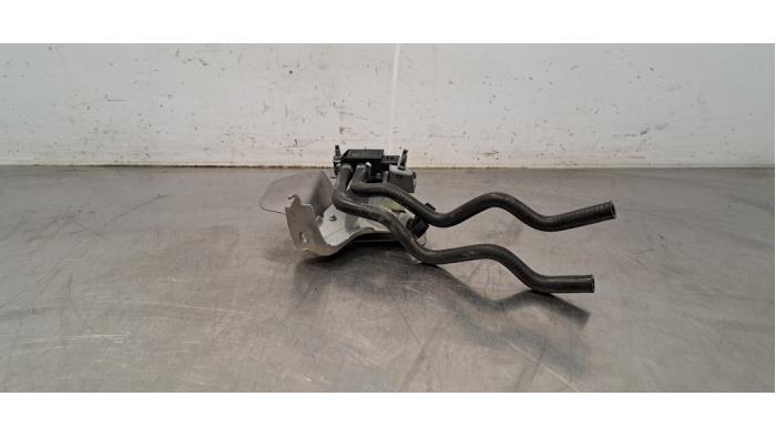 Begagnade Laddtryckssensor Renault Arkana (RJLL) 1.6 E-Tech 145 16V Pris € 48,40 Inklusive moms erbjuds av Autohandel Didier