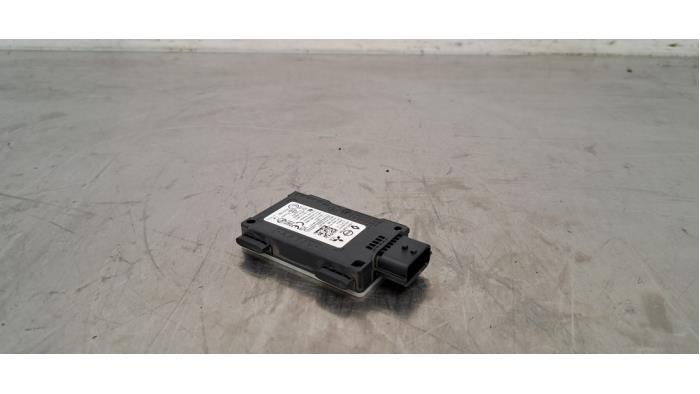 Begagnade Radarsensor Renault Arkana (RJLL) 1.6 E-Tech 145 16V Pris € 133,10 Inklusive moms erbjuds av Autohandel Didier