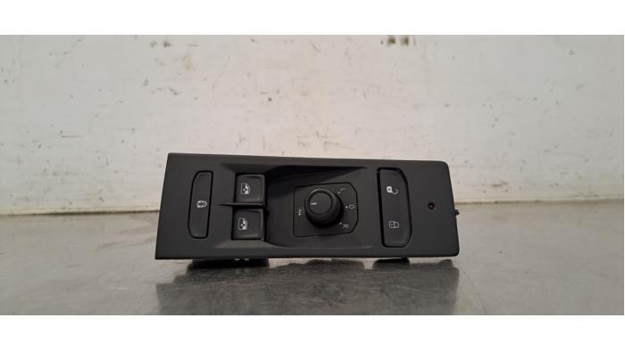 Usados Interruptor combinado de ventanillas Volkswagen Transporter T6 2.0 TDI Precio € 60,50 IVA incluido ofrecido por Autohandel Didier