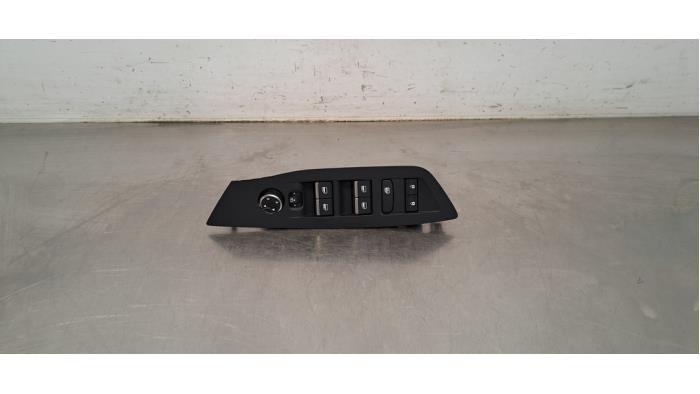 Usados Interruptor combinado de ventanillas Peugeot 408 1.2 12V PureTech 130 Precio € 102,85 IVA incluido ofrecido por Autohandel Didier