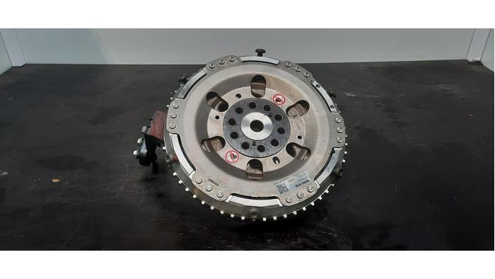 Used Flywheel Volvo V60 II (ZW) 2.0 T6 16V Plug-in Hybrid AWD Price € 562,65 Inclusive VAT offered by Autohandel Didier