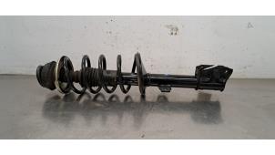 Usagé Amortisseur avant droit Dacia Duster (SR) 1.3 TCE 150 16V 4x4 Prix € 66,55 Prix TTC proposé par Autohandel Didier