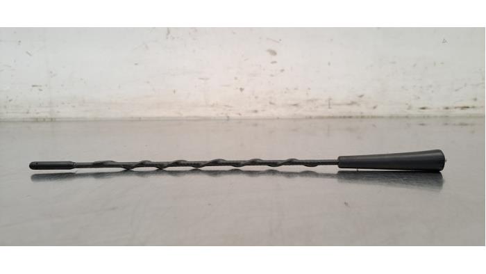 Używane Antena Dacia Duster (SR) 1.3 TCE 150 16V 4x4 Cena € 12,10 Z VAT oferowane przez Autohandel Didier
