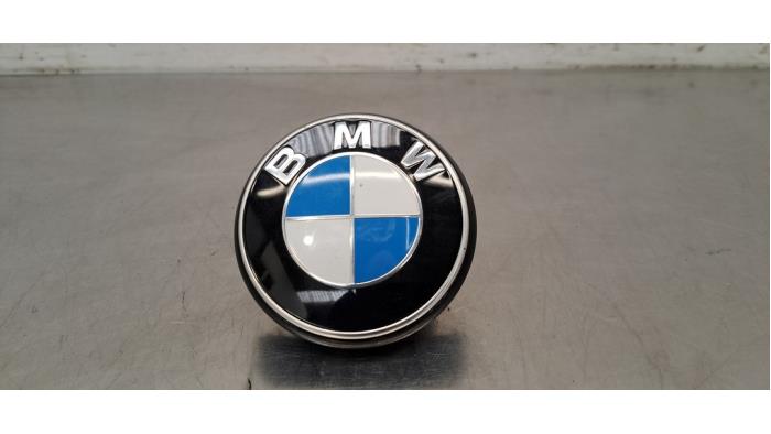 Używane Emblemat BMW 2 serie Gran Coupe (F44) 218d 2.0 16V Cena € 30,25 Z VAT oferowane przez Autohandel Didier
