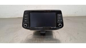 Usados Pantalla de navegación Hyundai i30 Fastback (PDEBA/PEDBC) 1.4 T-GDI 16V Precio € 447,70 IVA incluido ofrecido por Autohandel Didier