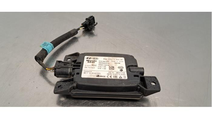 Begagnade Radarsensor Hyundai i30 Fastback (PDEBA/PEDBC) 1.4 T-GDI 16V Pris € 363,00 Inklusive moms erbjuds av Autohandel Didier