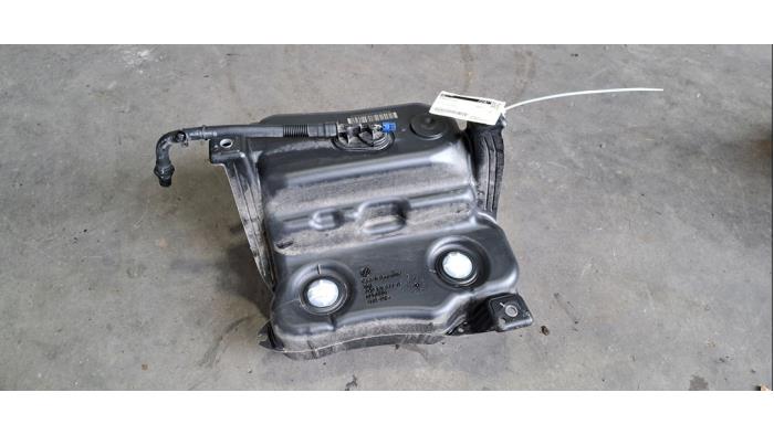 Gebrauchte Adblue Tank Volkswagen Passat Variant (3G5) 1.6 TDI 16V Preis € 163,35 Mit Mehrwertsteuer angeboten von Autohandel Didier