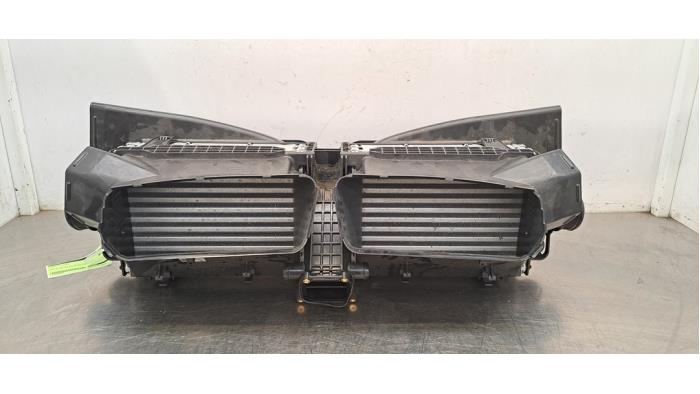 Usados Intercooler Porsche 911 (992) 3.0 24V Carrera Precio € 1.452,00 IVA incluido ofrecido por Autohandel Didier