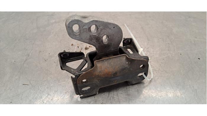 Engine mount from a Ford Fiesta 7 1.5 TDCi 85 2020