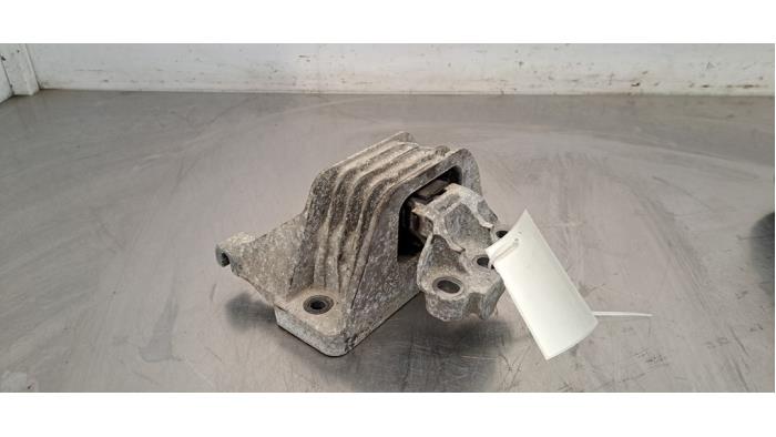 Used Engine mount Volkswagen Crafter (SY) 2.0 TDI FWD Price € 60,50 Inclusive VAT offered by Autohandel Didier