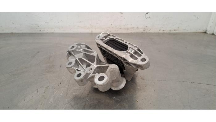 Engine mount from a Opel Insignia Grand Sport 1.6 CDTI 16V 136 2020