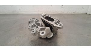 Engine mount from a Opel Insignia Grand Sport 1.6 CDTI 16V 136 2020