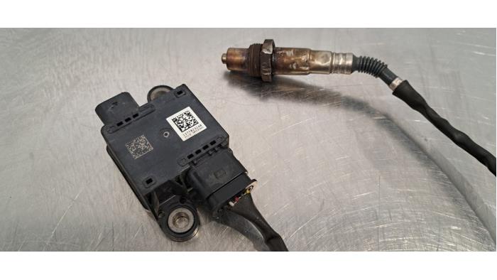 Lambda probe from a Audi A8 (D5) 3.0 V6 24V 50 TDI Mild Hybrid Quattro 2020