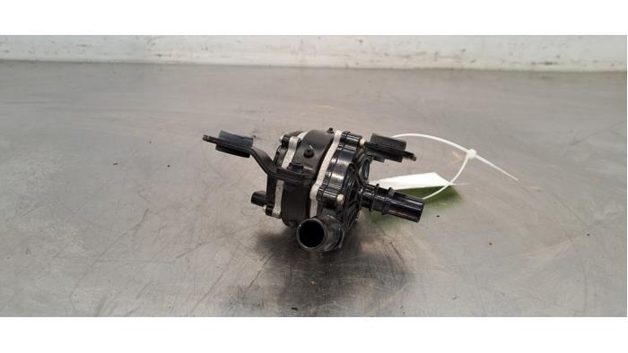 Extra vattenpump från en Kia Sportage (NQ5E) 1.6 T-GDi Hybrid 16V AWD 2024