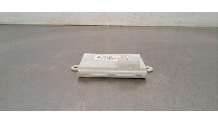 Używane Modul keyless vehicle Mercedes S (222.0/222.1) 3.0 S-350d 4-Matic Cena € 54,45 Z VAT oferowane przez Autohandel Didier