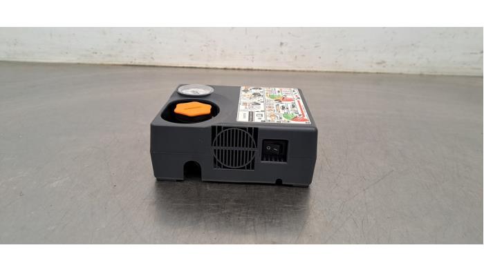 Begagnade Däckpump Volvo V60 II (ZW) 2.0 D3 16V AWD Pris € 36,30 Inklusive moms erbjuds av Autohandel Didier