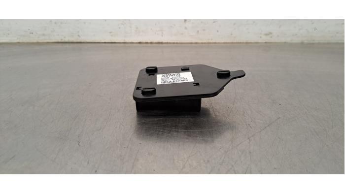 Gebrauchte USB-Stecker Volvo V60 II (ZW) 2.0 D3 16V AWD Preis € 30,25 Mit Mehrwertsteuer angeboten von Autohandel Didier
