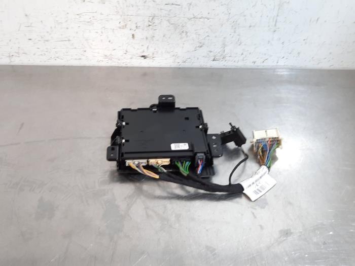 Używane Sterownik Body Control Landrover Discovery Sport (LC) 2.0 eD4 150 16V Cena € 102,85 Z VAT oferowane przez Autohandel Didier