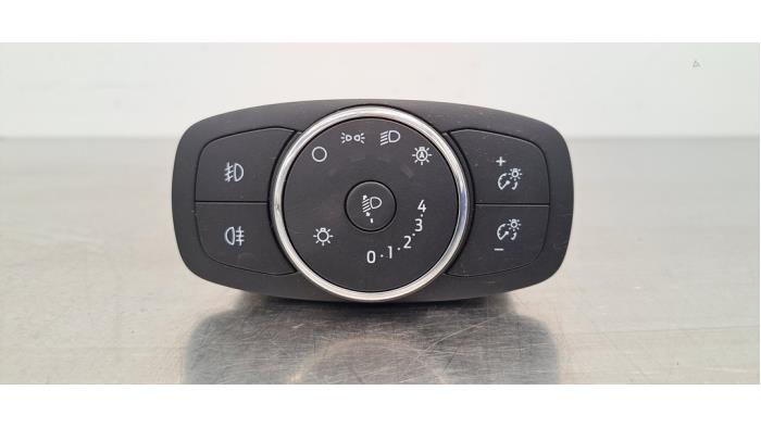 Używane Przelacznik reflektora LHV Ford Puma 1.0 Ti-VCT EcoBoost 12V Cena € 18,15 Z VAT oferowane przez Autohandel Didier