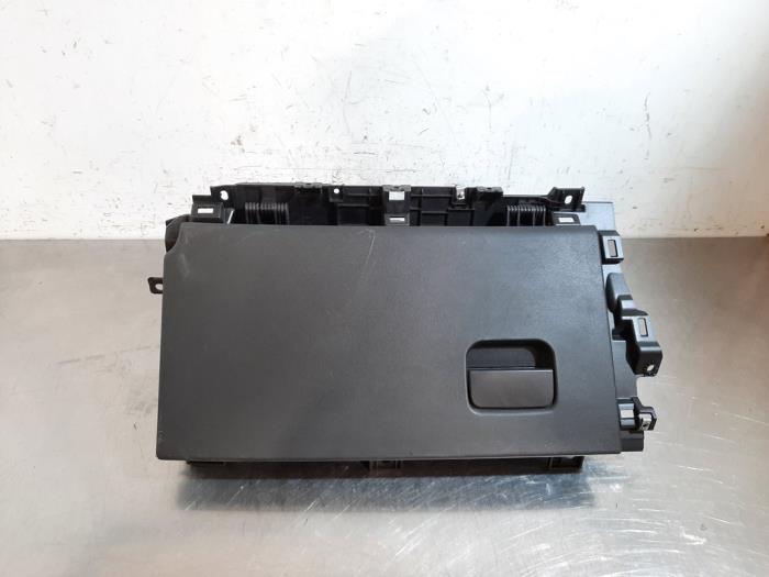 Begagnade Handskfack Landrover Discovery Sport (LC) 2.0 eD4 150 16V Pris € 96,80 Inklusive moms erbjuds av Autohandel Didier