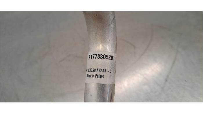 Tubo de aire acondicionado de un Mercedes-Benz A Limousine (177.1) 2.0 A-200d 2020